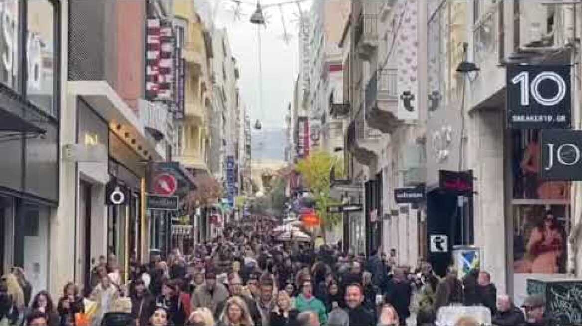 Κόσμος στην Ερμού (2)