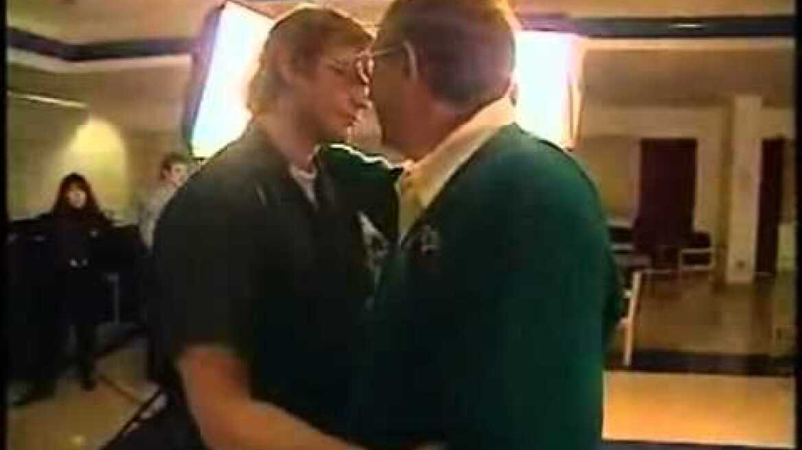 Lionel Dahmer goes to meet Jeffrey Dahmer in prison