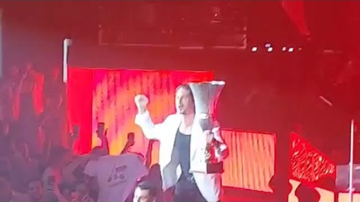 Το γλέντι πρωταθλήματος του Ολυμπιακού στα μπουζούκια | Gazzetta.gr