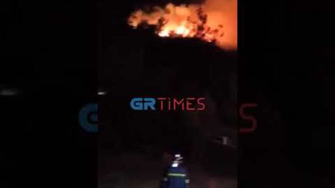 Φωτιά έξω το το ΚΥΤ Σάμου