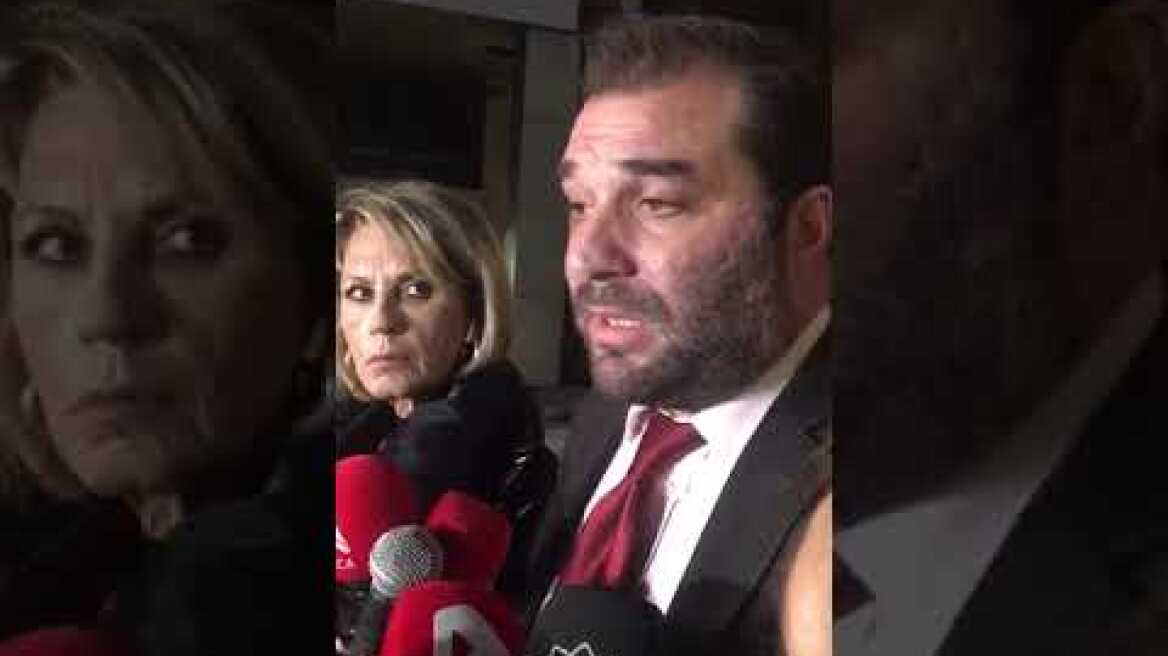 Δηλώσεις του δικηγόρου του 18χρονου που έριξε τη φωτοβολίδα στον αστυνομικό