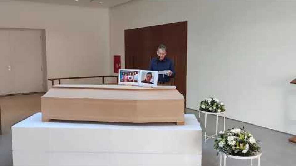 O τελευταίος αποχαιρετισμός στον Ηλία Μαρινάκη