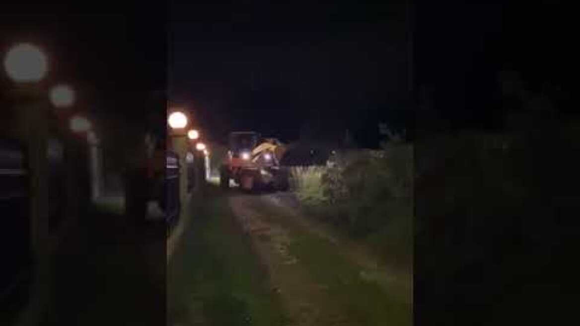 Ολονύχτια μάχη των συνεργείων στον Χάραδρο ποταμό