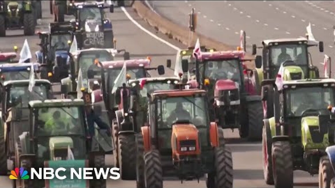 French farmers threaten to besiege Paris in tractor protest