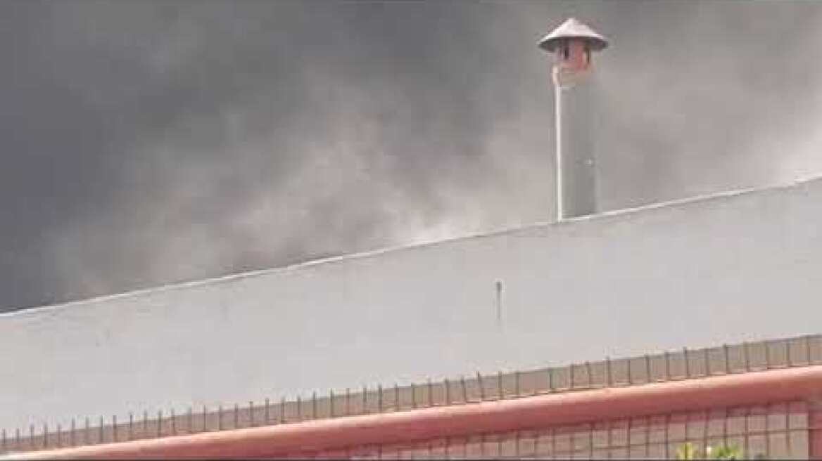 Μεγάλη φωτιά μετά από έκρηξη σε εργοστάσιο
