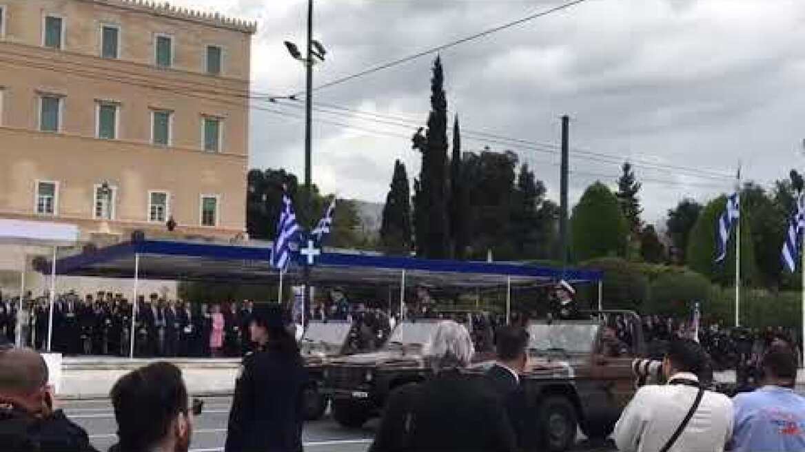 Η μεγάλη στρατιωτική παρέλαση στην Αθήνα για την επέτειο της 25ης Μαρτίου