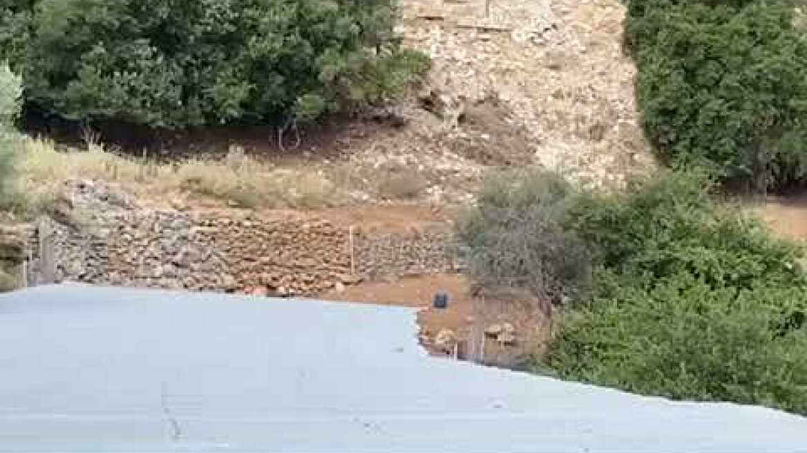 Αυτό είναι το μαντρί όπου κρυβόταν ο 38χρονος που ομολόγησε ότι σκότωσε τον πατέρα του 2