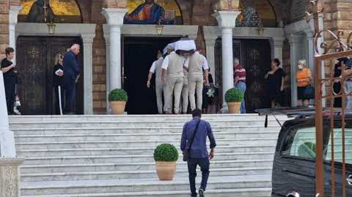 H κηδεία του 38χρονου αστυνομικού απο την Καλαμαριά