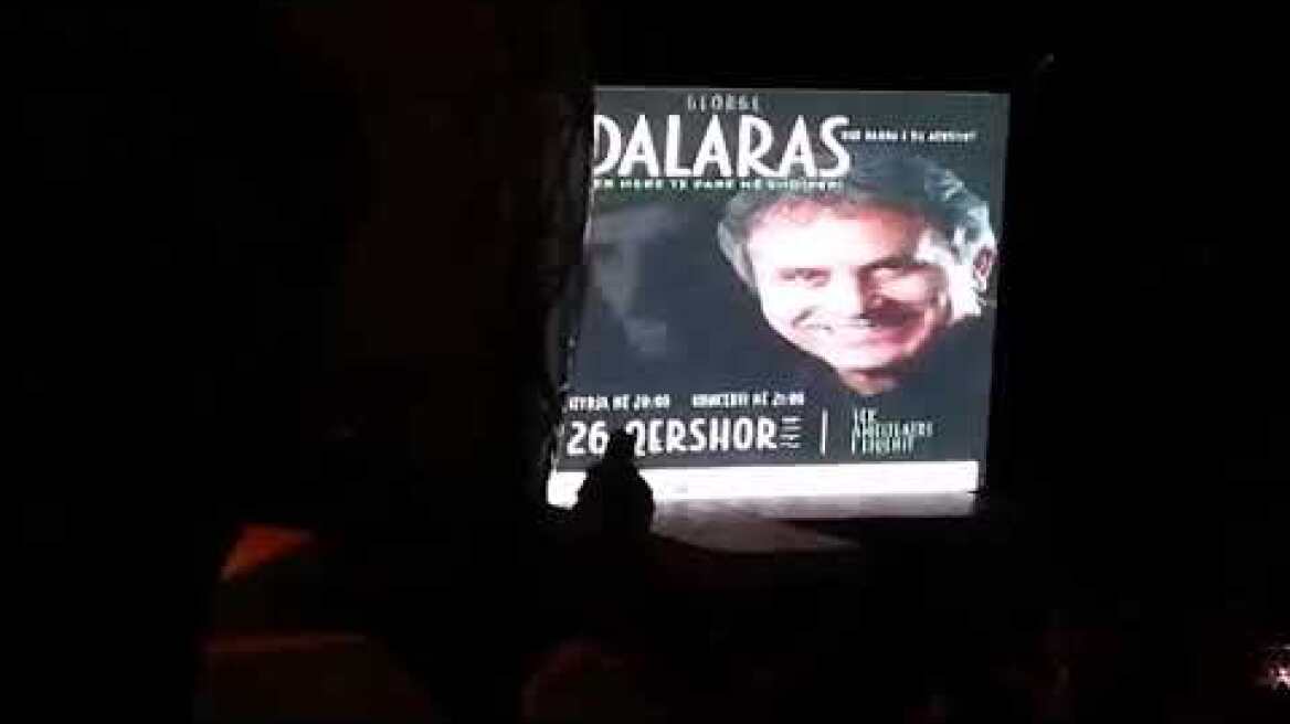 Ο Γιώργος Νταλάρας μάγεψε με τα τραγούδια του τα Τίρανα