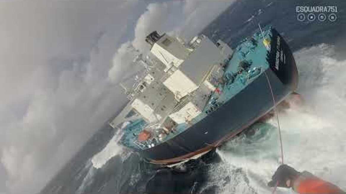 Εντυπωσιακή επιχείρηση διάσωσης Έλληνα καπετάνιου