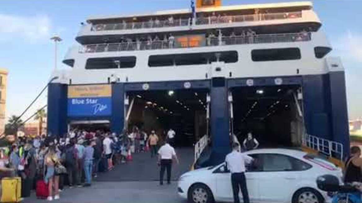 Λιμάνι Πειραιά κόσμος επιβίβαση 5/7/2021
