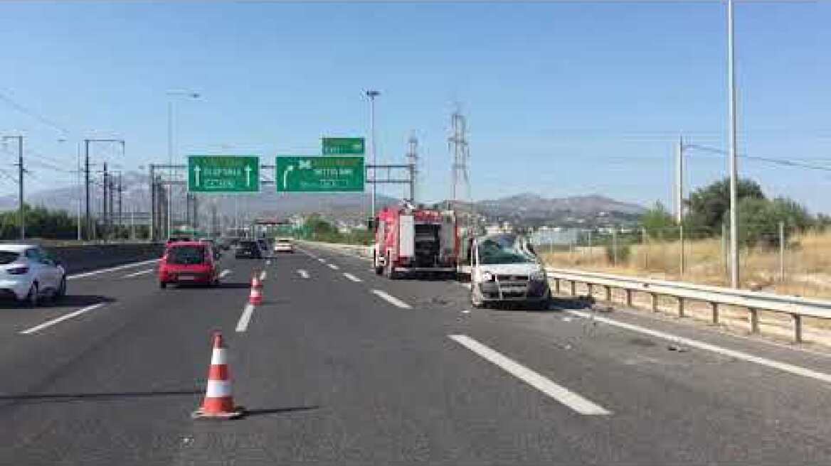 Αττική Οδός: Φρικιαστικό τροχαίο με 2 σοβαρά τραυματίες