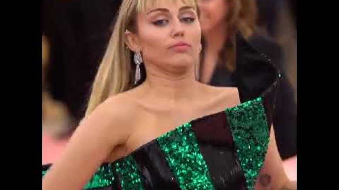 Miley Cyrus & Liam Hemsworth on the Met Gala red carpet