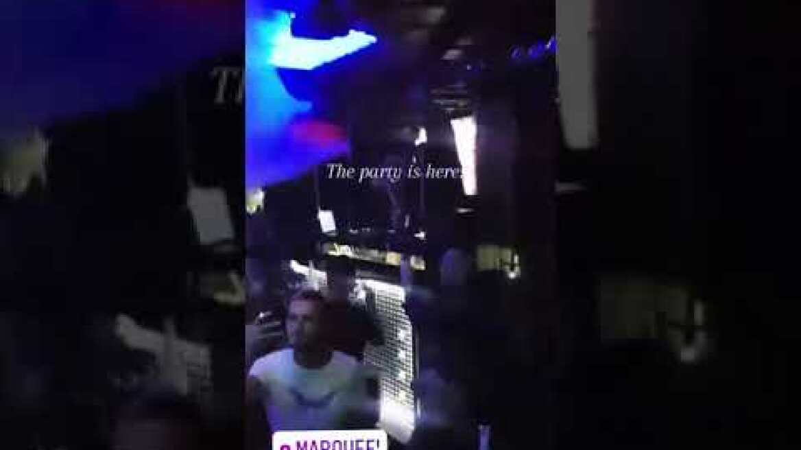 Χορεύουν ο ένας πάνω στον άλλο σε μαγαζί της Κορίνθου