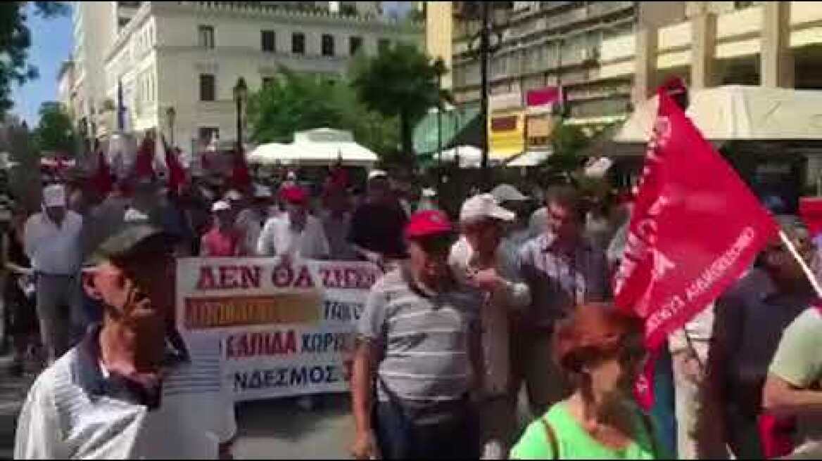 Ξεκίνησε η πορεία των συνταξιούχων προς τη Βουλή