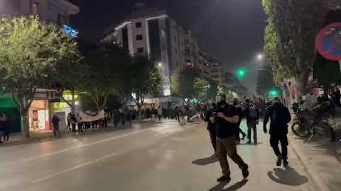 Πάνω από 15.000 διαδηλωτές στην πορεία για την 52η επέτειο του Πολυτεχνείου (2)