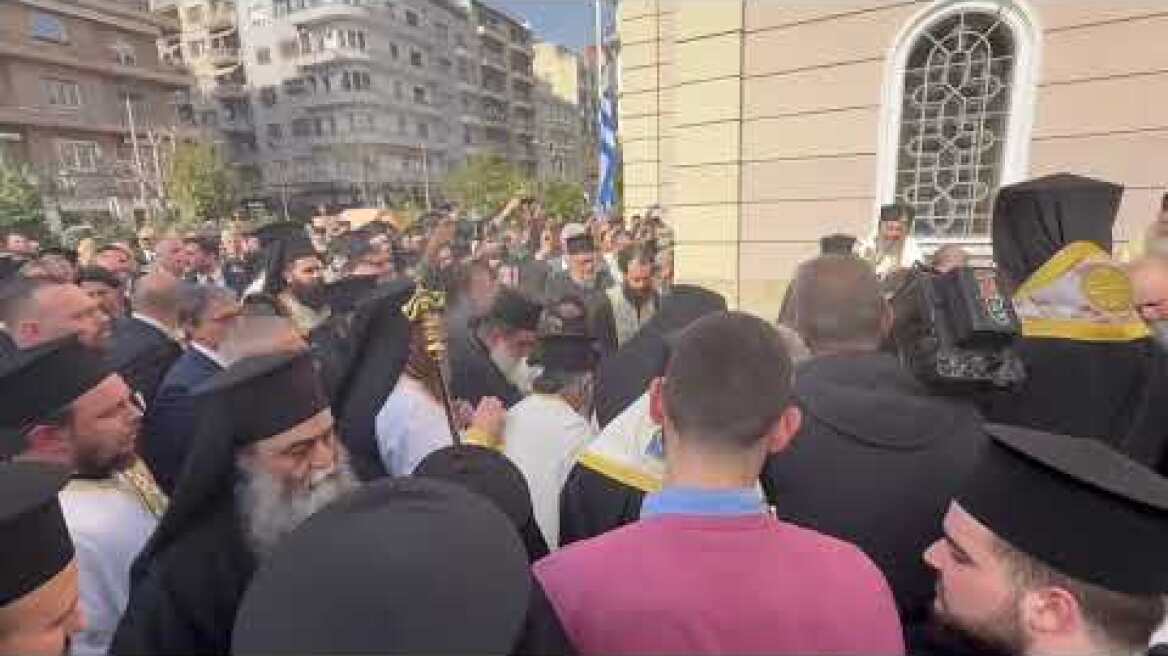 Το ύστατο χαίρε στον Μητροπολίτη Άνθιμο (1)