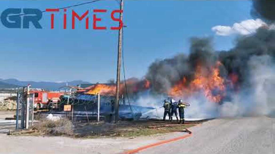 Πυρκαγιά σε αποθήκη στη Θέρμη - GRTimes.gr