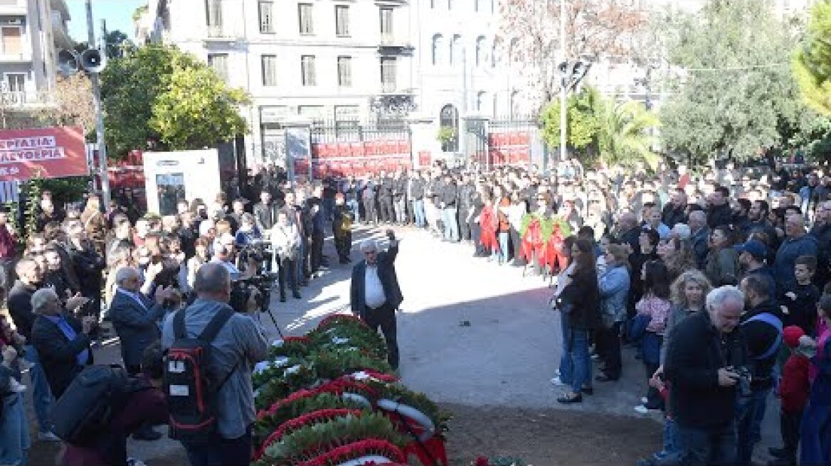 Κατάθεση στεφάνων από το ΚΚΕ στο Πολυτεχνείο