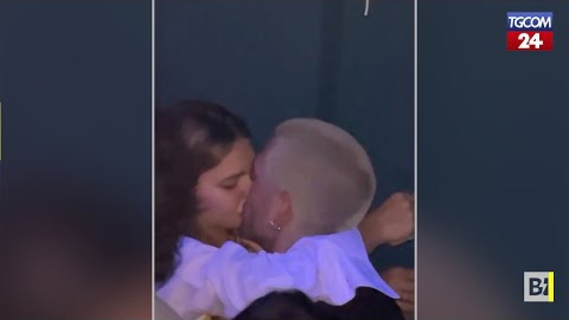 Maneskin, è finita tra Damiano e Giorgia Soleri: lui bacia un’altra in discoteca