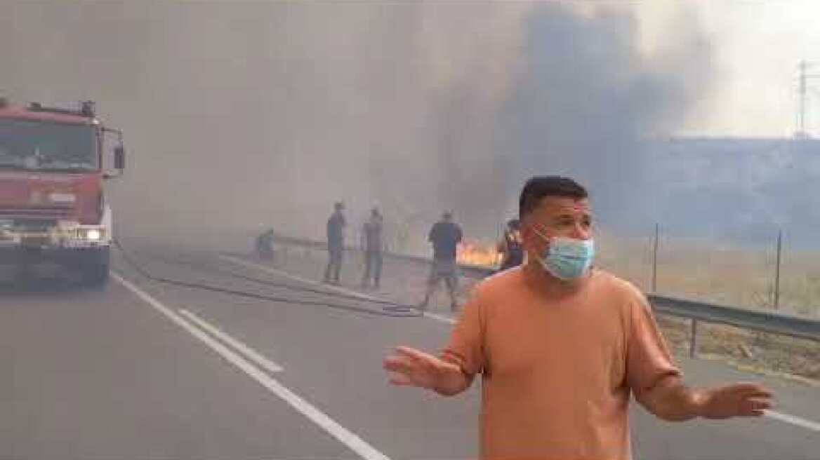 Μάχη με τις φλόγες να μην περάσει στα πρώτα σπίτια του οικισμού