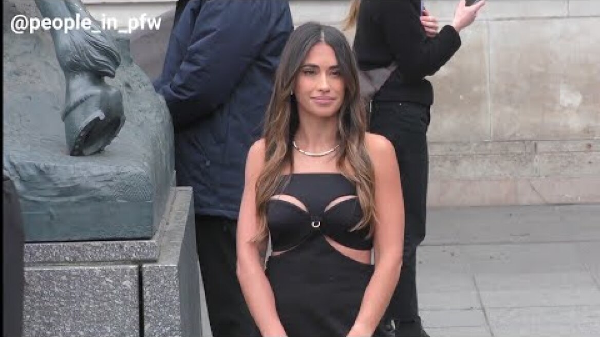 Antonella Roccuzzo (Messi's wife) - Louis Vuitton Fall Winter 23/24 fashion show in Paris - 06.03.23