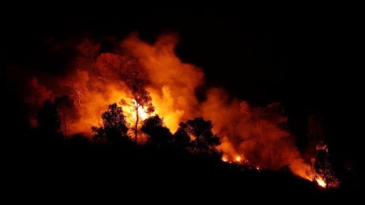 Sin control un grave incendio en Cataluña