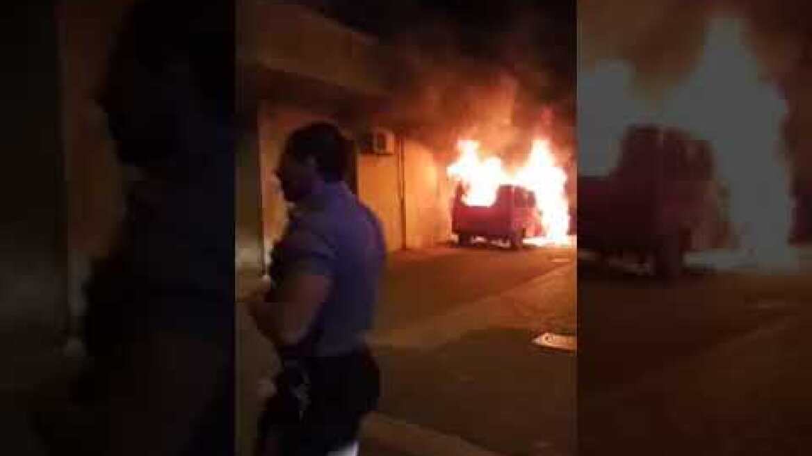 Focolaio Mondragone, zona rossa ad alta tensione: nella notte incendiato il furgone di un bulgaro