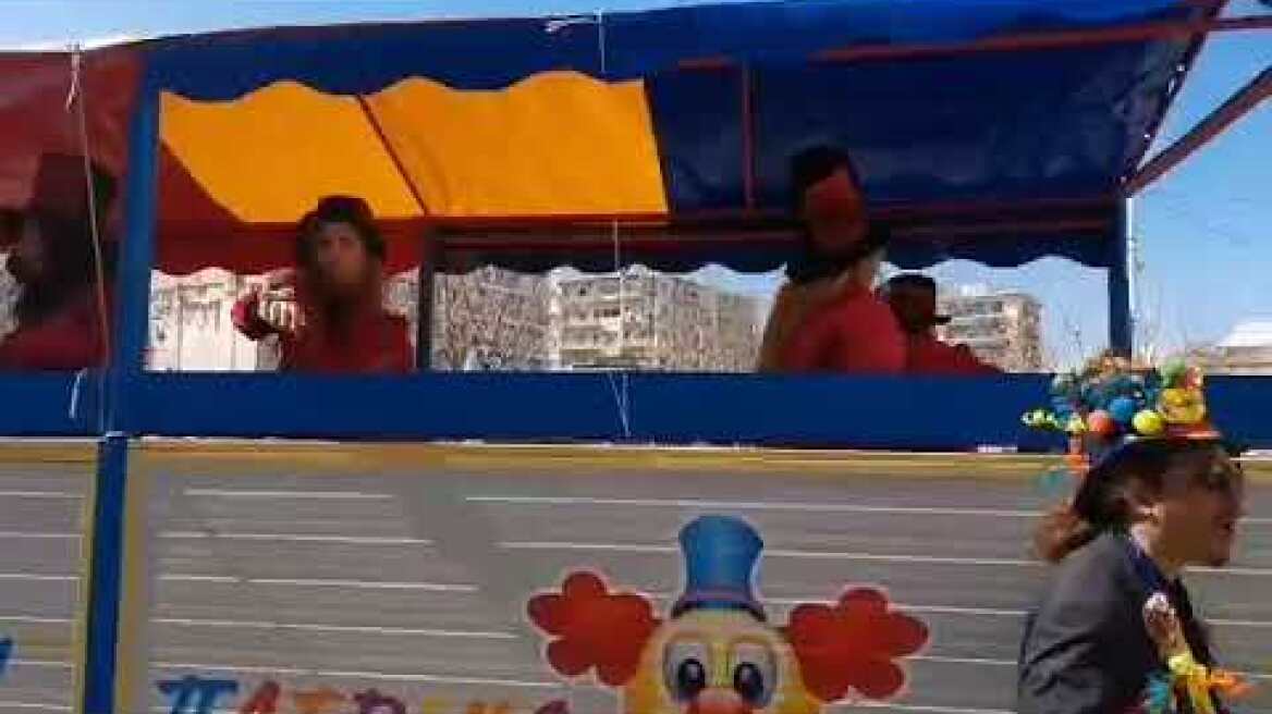 Σοκολατορίχτες στην Πάτρα, Κυριακή Καρναβαλιού