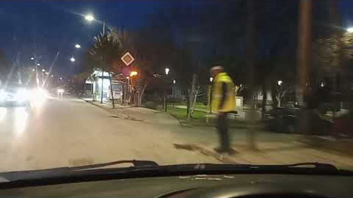 τροχαίο ατύχημα τις πρώτες πρωινές οδός Φαρσάλων Λάρισα  31/1/2023 ώρα 6:45