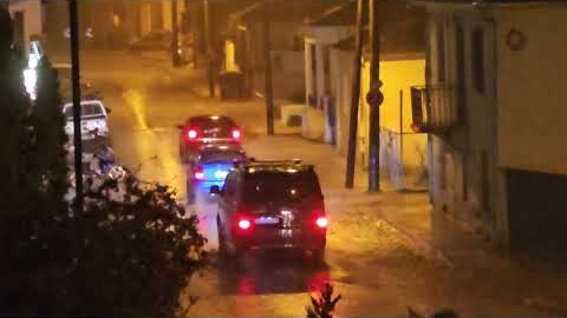 Χείμαρροι οι δρόμοι των Τρικάλων