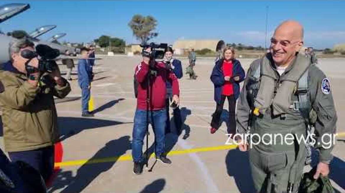 Ο Νίκος Δένδιας σε πτήση με F16 Viper