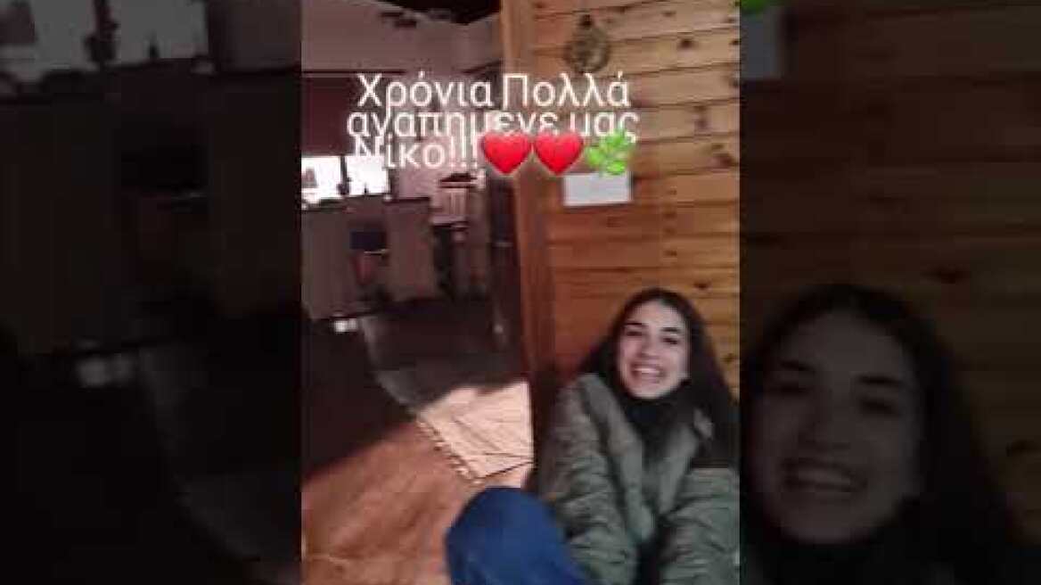 Η Άντζελα Γκερέκου εύχεται «χρόνια πολλά» στον Νίκο Γαλανό με backstage βίντεο από τη «Γη της Ελιάς»