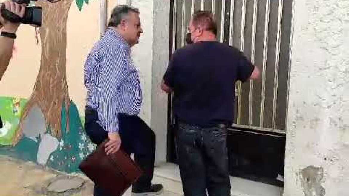 O δικηγόρος Κ. Λέων στο σπίτι της οδού Μπιζανιου