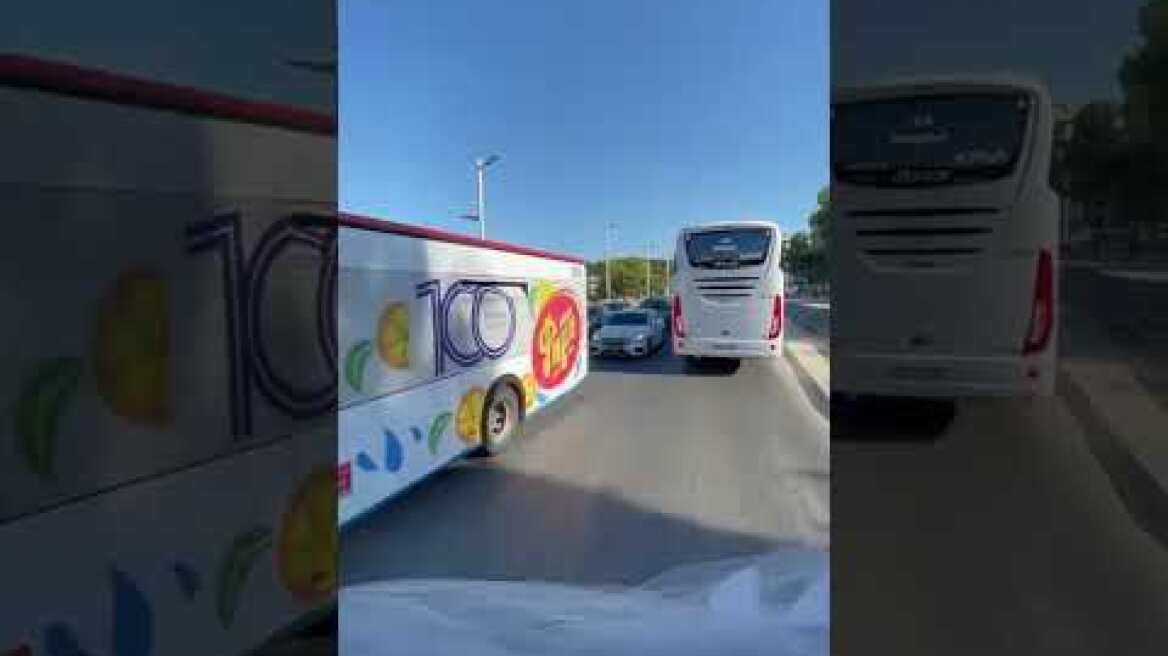 Ηράκλειο: Συνοδεία λεωφορείων στην εκκλησία η νύφη