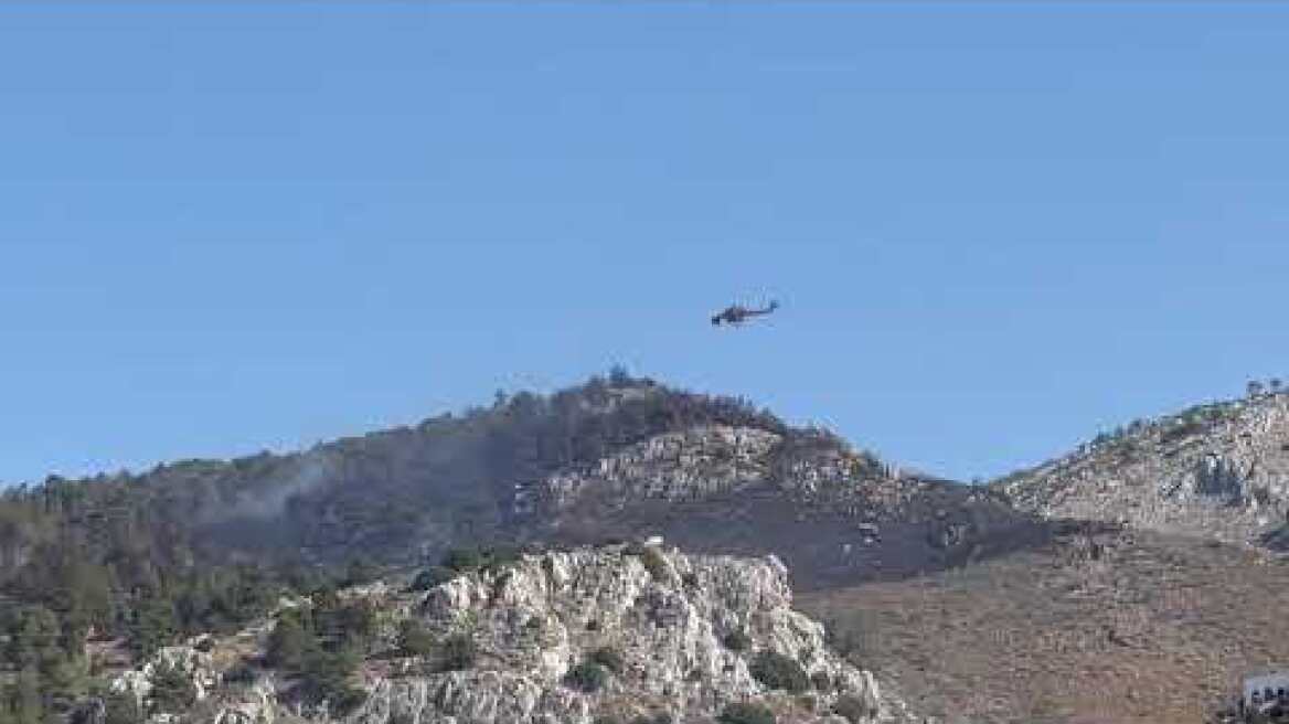 Σε ύφεση η πυρκαγιά στην Ύδρα - Επιχειρούν ελικόπτερα και αεροσκάφη