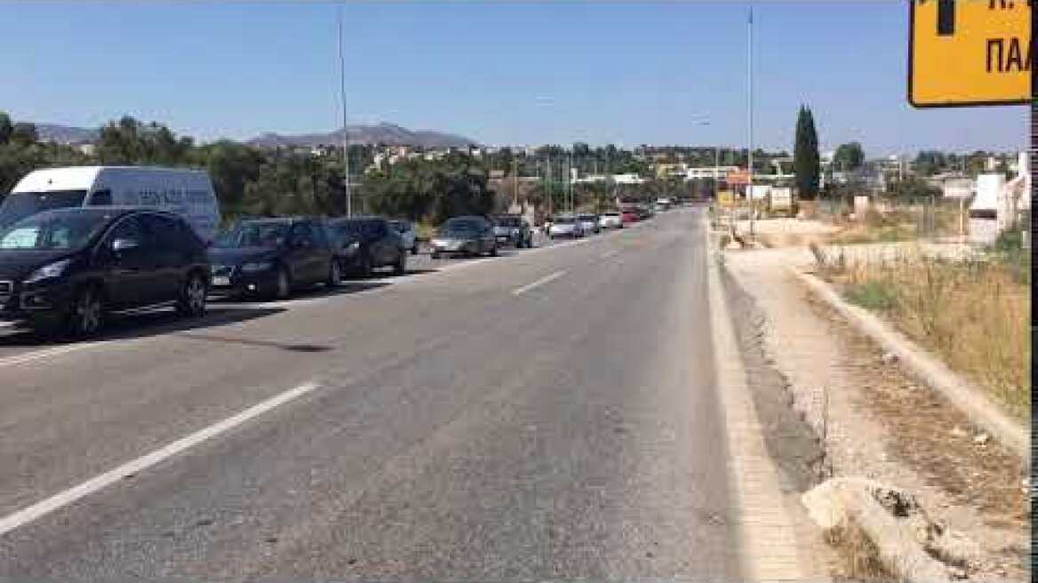 Κίνηση στο δρόμο λόγω φωτιάς στη Ραφήνα