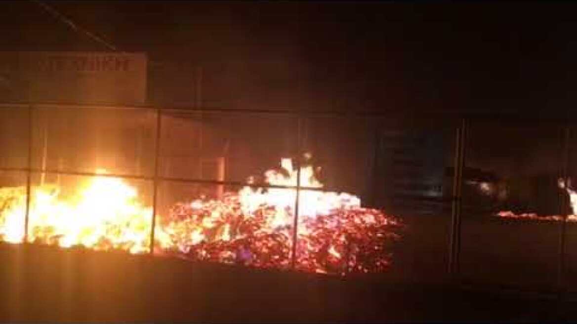 Βίντεο φωτιά σε σπίτι