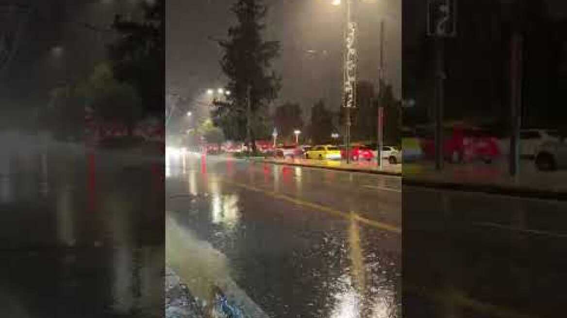 Ισχυρή καταιγίδα στην Αττική, πώς θα κινηθεί η κακοκαιρία Byron τις επόμενες ώρες