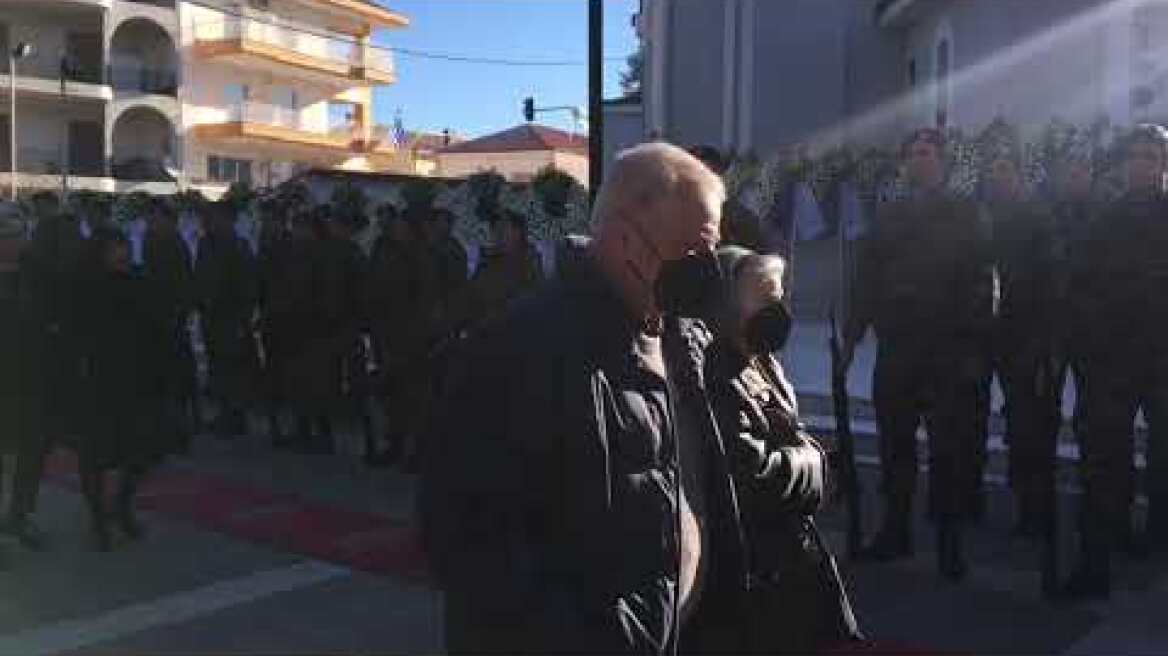 Η οικογένεια του υποσμηναγού έφτασε στην εκκλησία