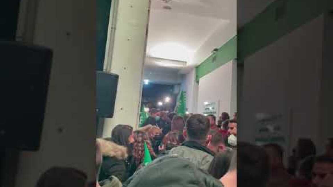 Υπό τους ήχους της Ελευθερίας Αρβανιτάκη