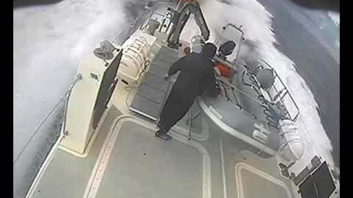 Προκλητική παρενόχληση ελληνικού σκάφους από την τουρκική ακτοφυλακή με προφανή κίνδυνο σύγκρουσης