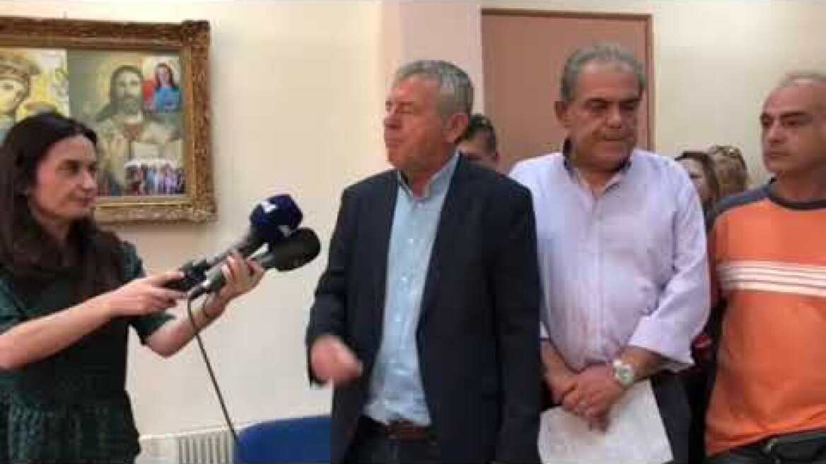 Διαμαρτυρία εργαζομένων του θεραπευτηρίου, μαζί με μέλη της ΠΟΕΔΗΝ