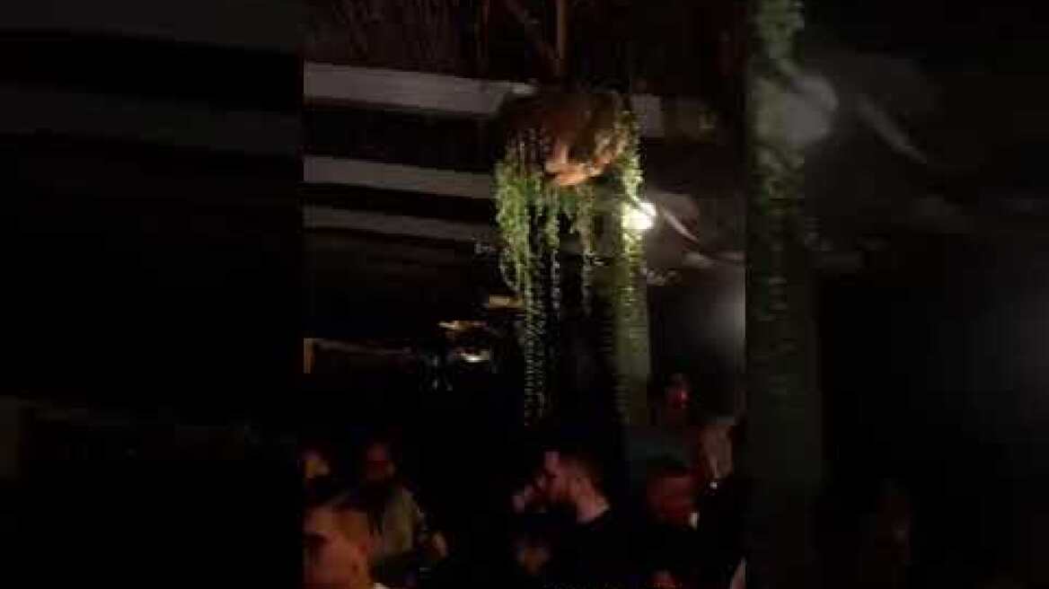 Συνωστισμός σε μπαρ στην Αθήνα