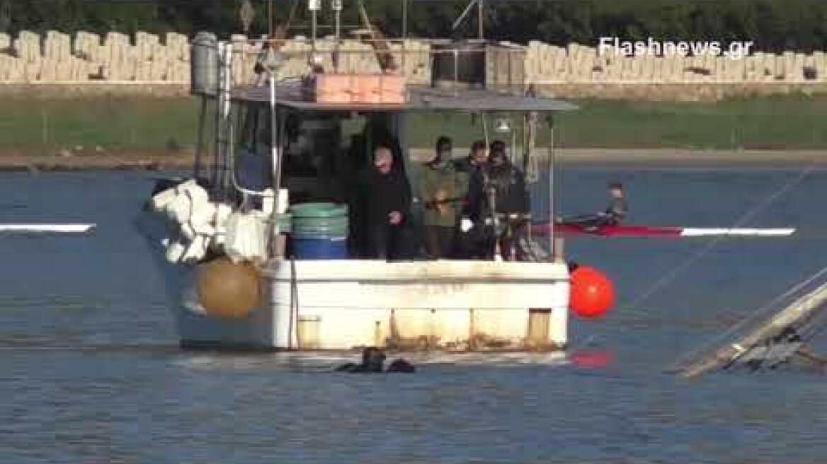 Η στιγμή της ανάσυρσης του άτυχου Βρετανού από το βυθισμένο σκάφος στη Σούδα