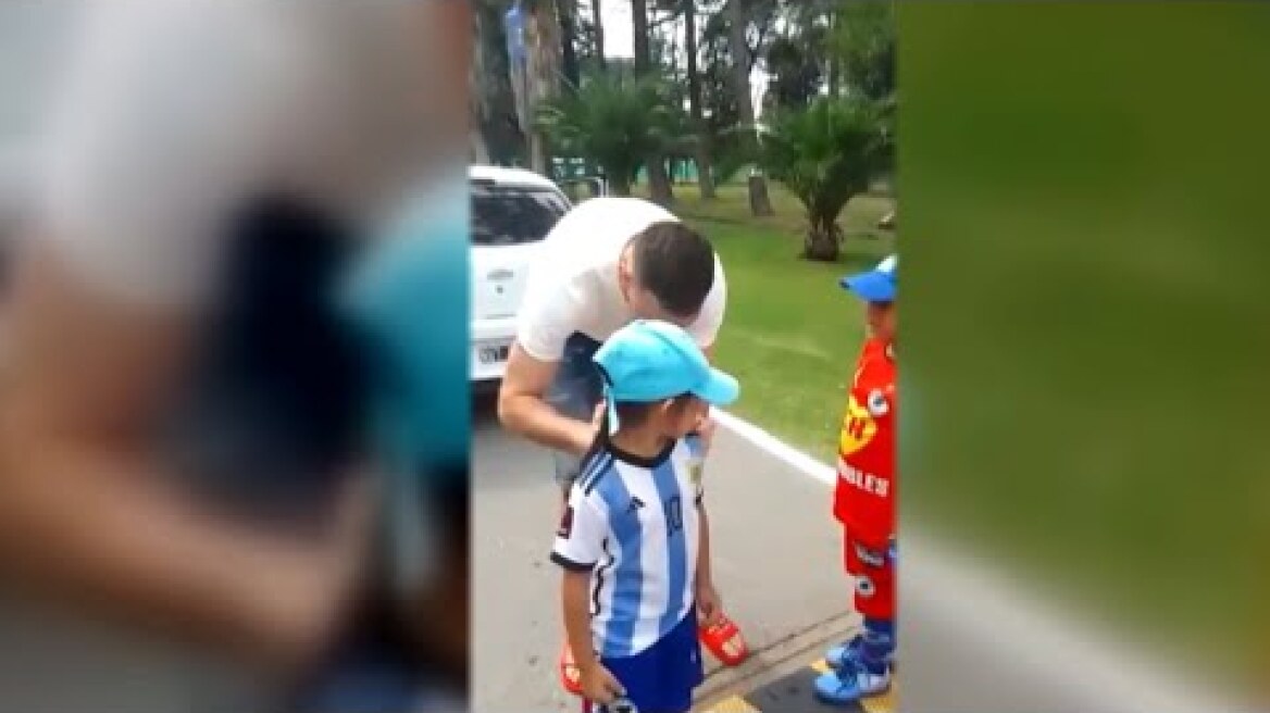 El gesto del "Dibu" Martínez con un nene antes del amistoso con Panamá