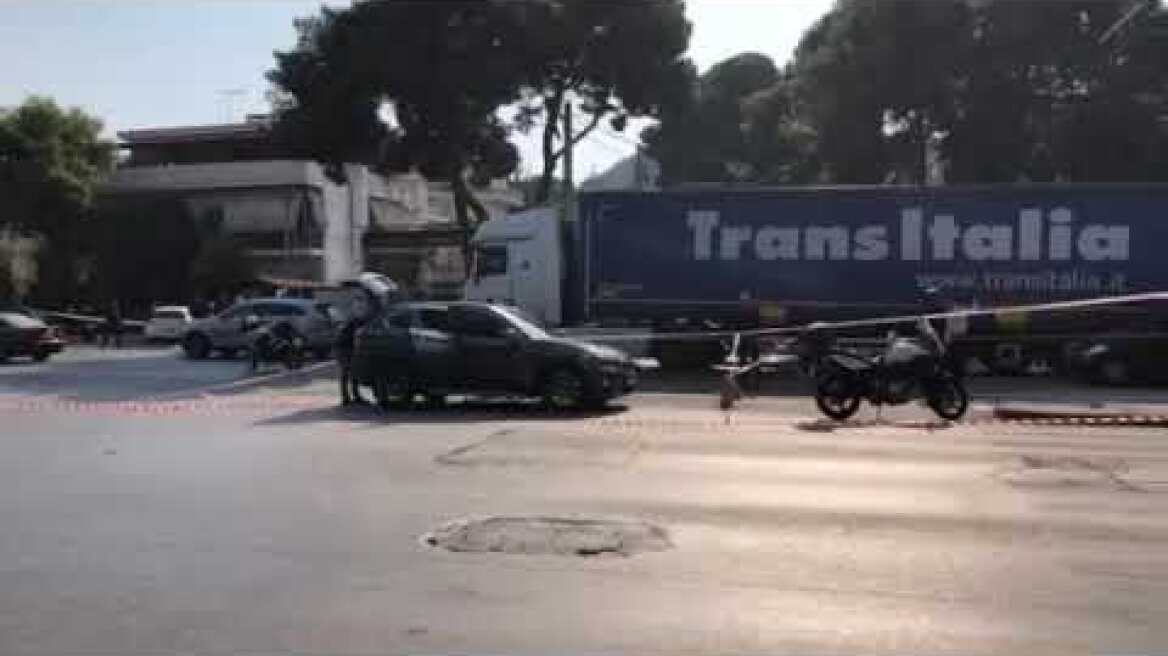 Άγνωστοι πυροβόλησαν εν ψυχρώ άντρα την ώρα που περίμενε στο φανάρι