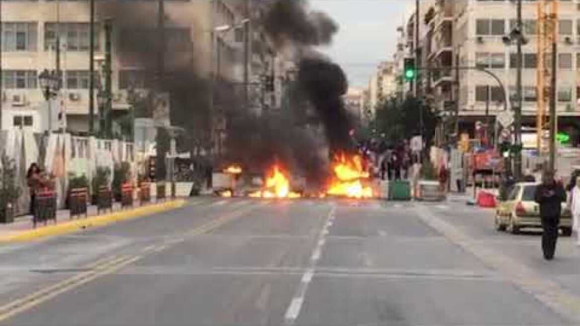 Τα ΜΑΤ στον Πειραιά για την ομιλία Τσακαλώτου