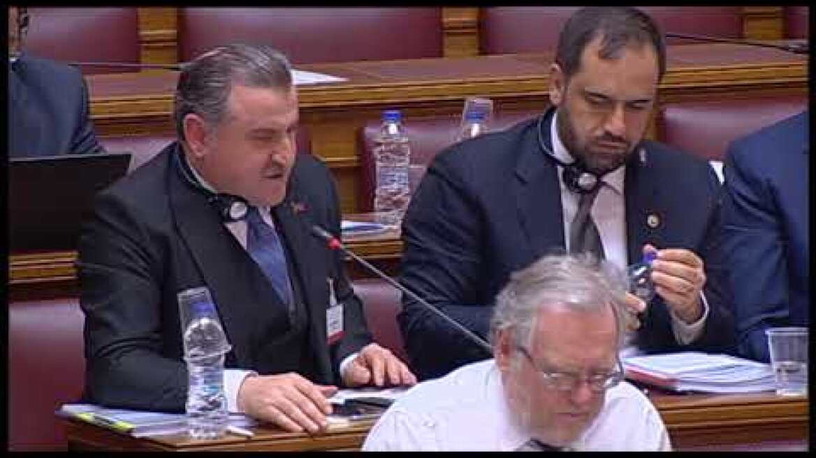 Τούρκος βουλευτής προκαλεί μέσα στη Βουλή