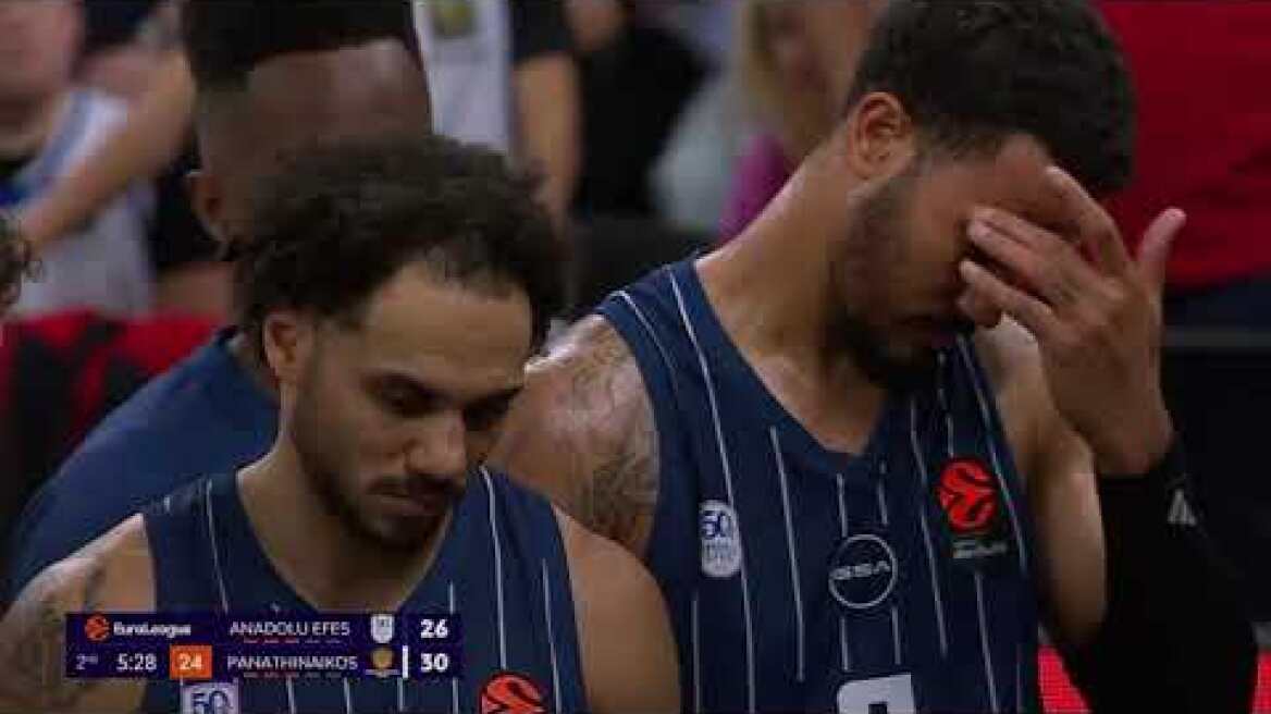 Ο σοβαρός τραυματισμός του Παπαγιάννη στο Εφές - Παναθηναϊκός | Εκτός με καροτσάκι ο Έλληνας παίκτης